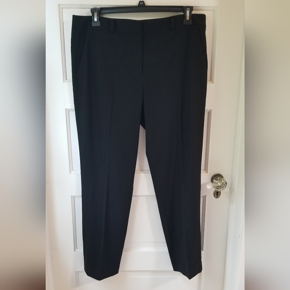 T Tahari NWT Black Business Tapered Leg Dress Pants.  Style-Marlena Size 16